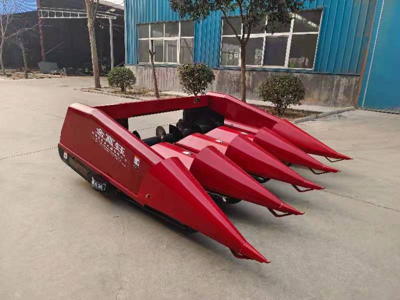 金富鈺玉米割臺(tái)